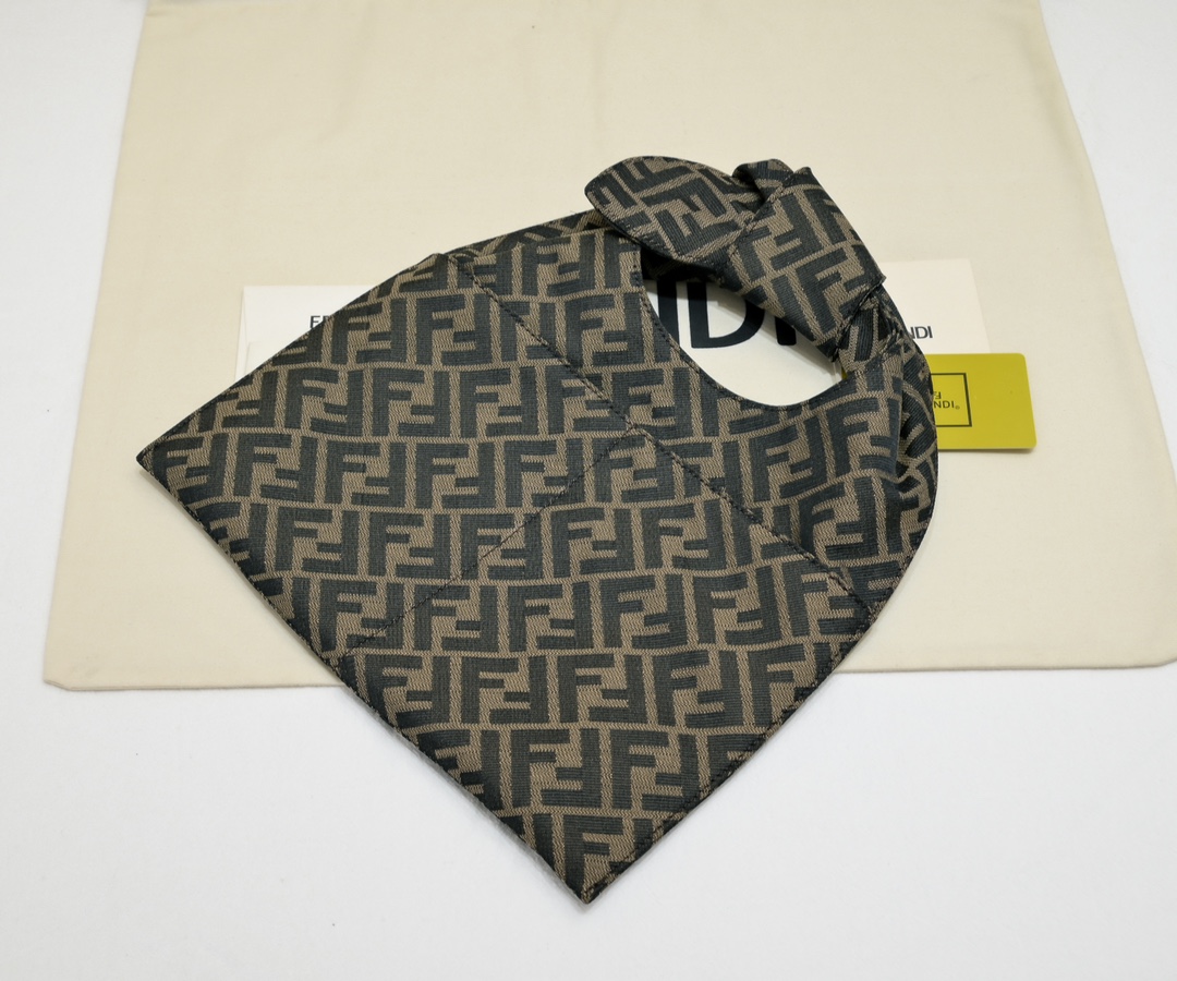【Fendi】  29*22*5CM