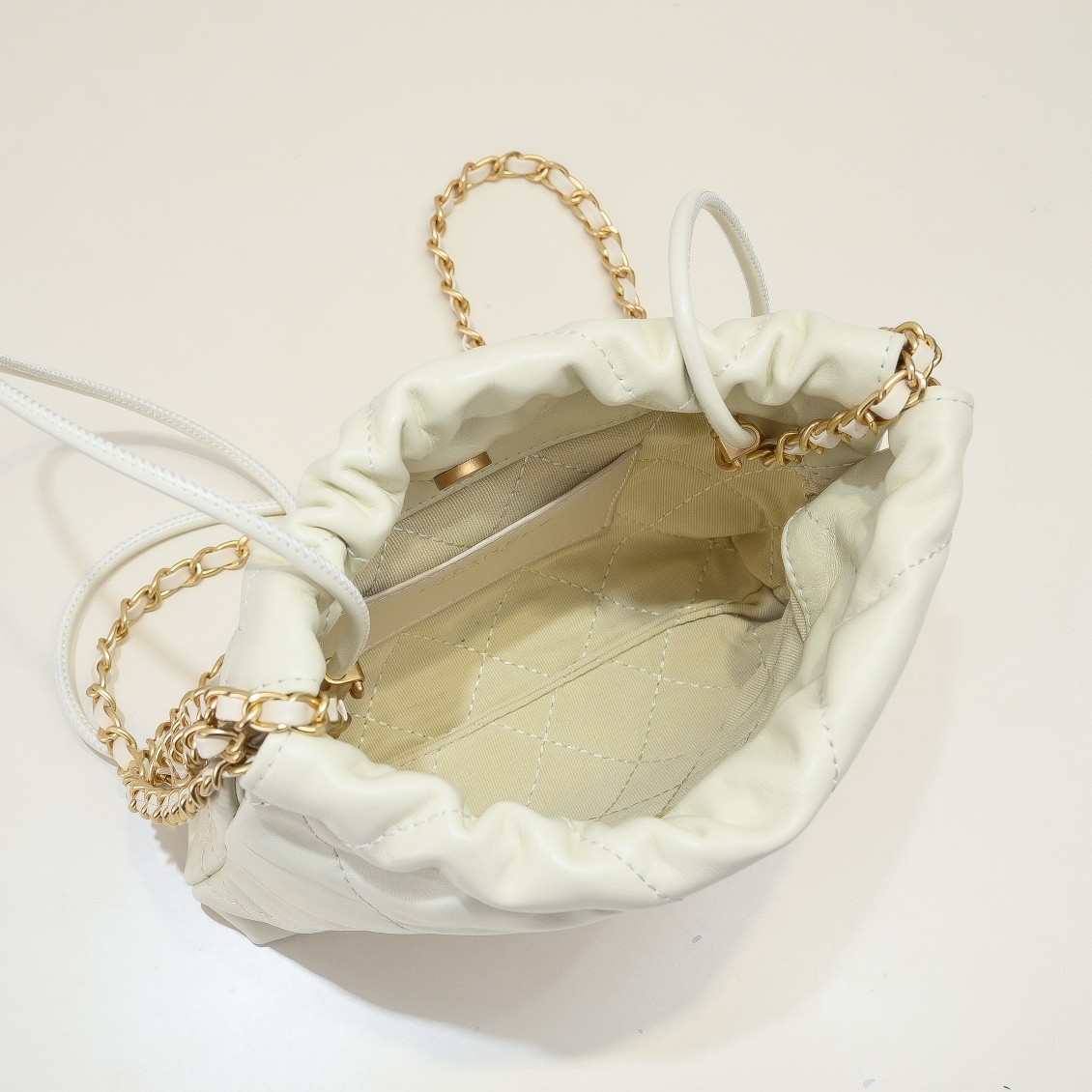 【シャネル】22bag 19-20-6cm