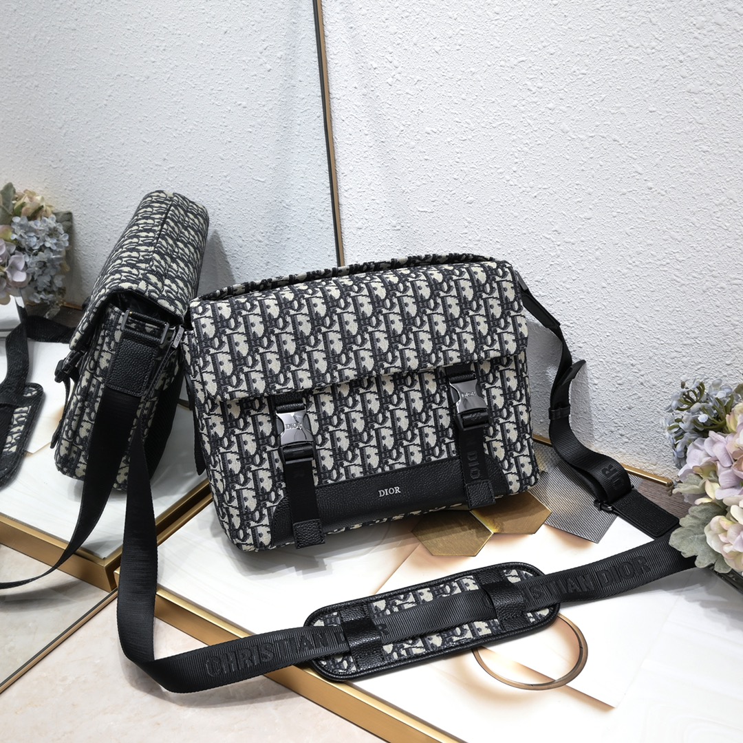【DIOR】Explorer 31*21*8CM