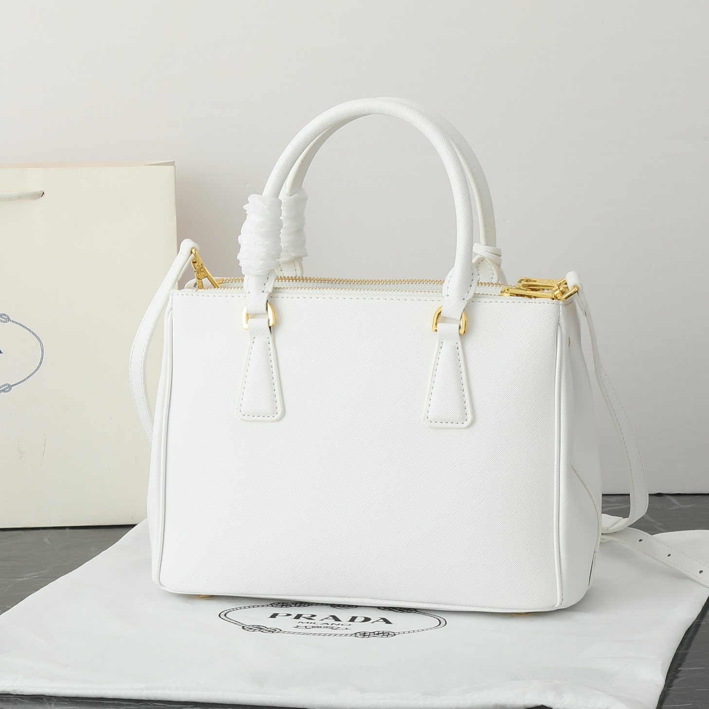 【PRADA】28×20×12cm