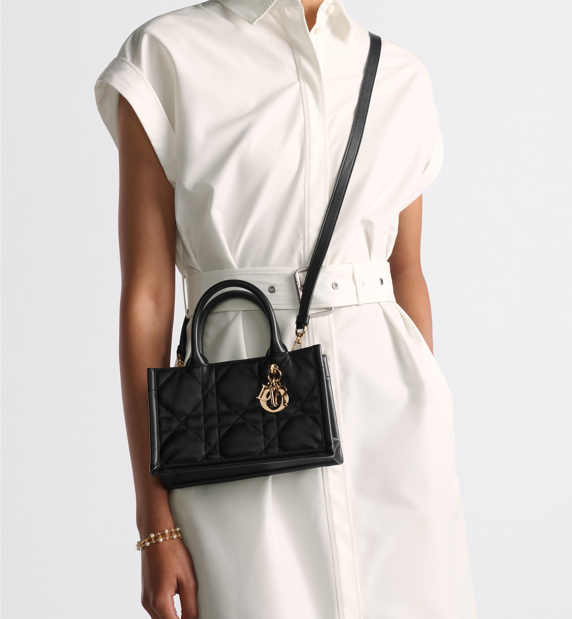 【DIOR】Book Tote  21.5 x 13 x 7.5 cm