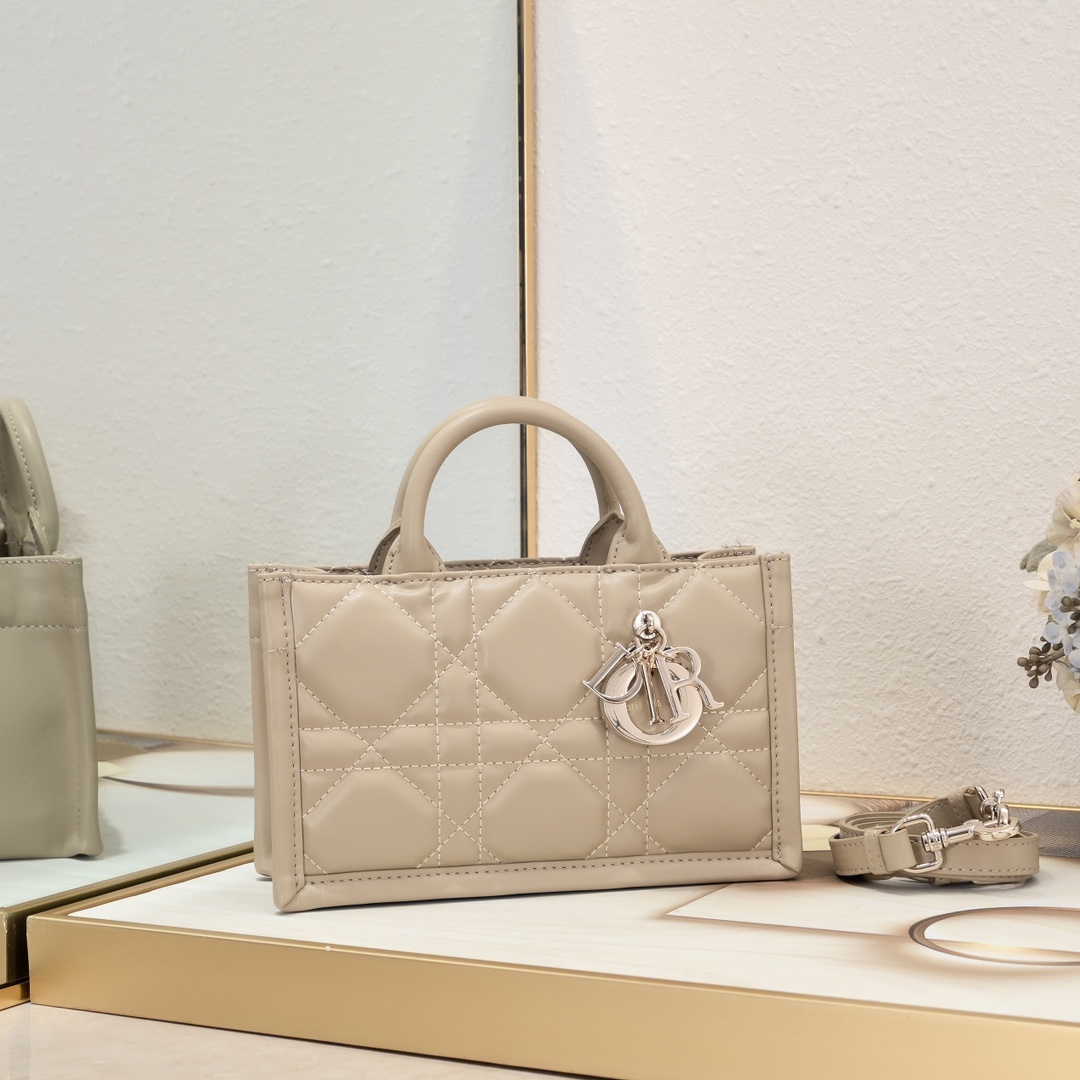 【DIOR】Book Tote  21.5 x 13 x 7.5 cm