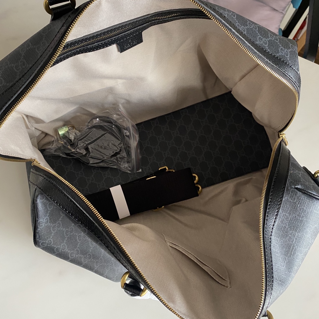 【GUCCI】44-27-24cm