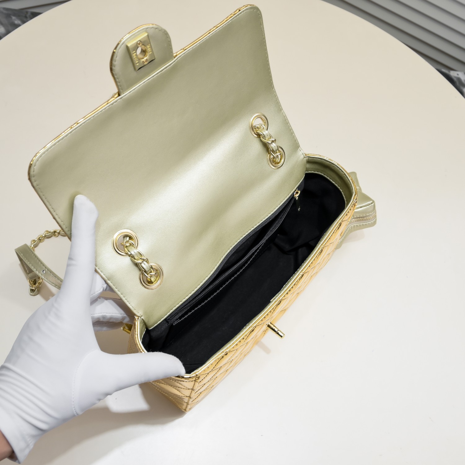 【シャネル】23*18*10CM