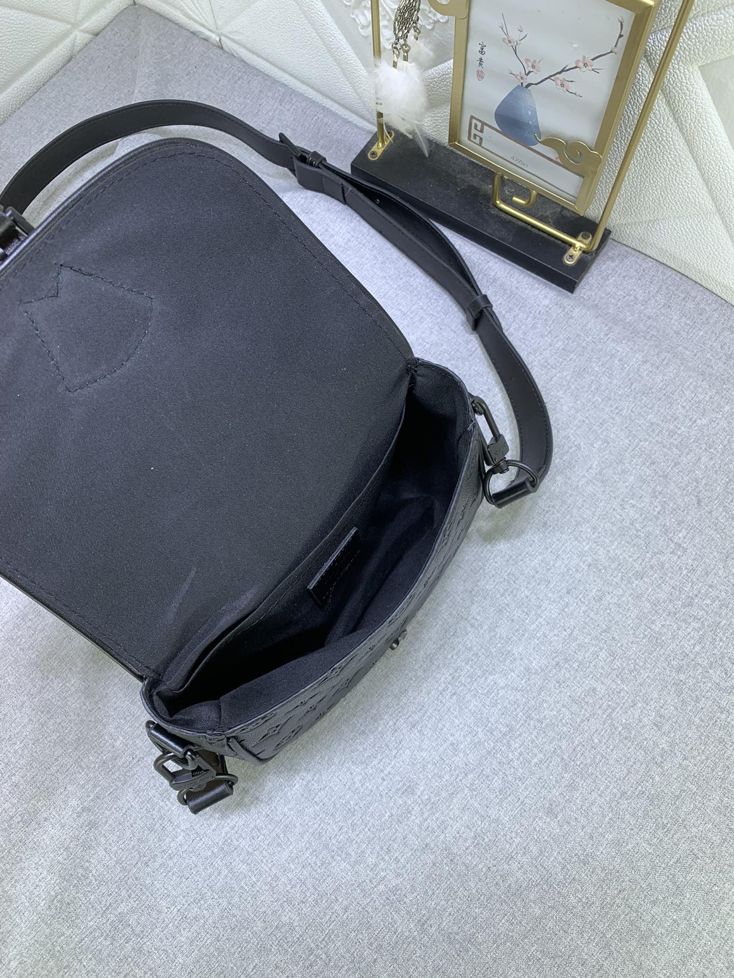 【LOUIS VUITTON】 MONTSOURIS 20 x 17 x 7CM