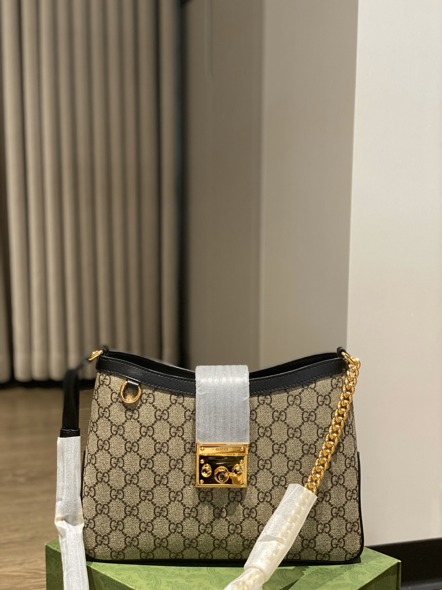 【GUCCI】padlock 28*23*5CM