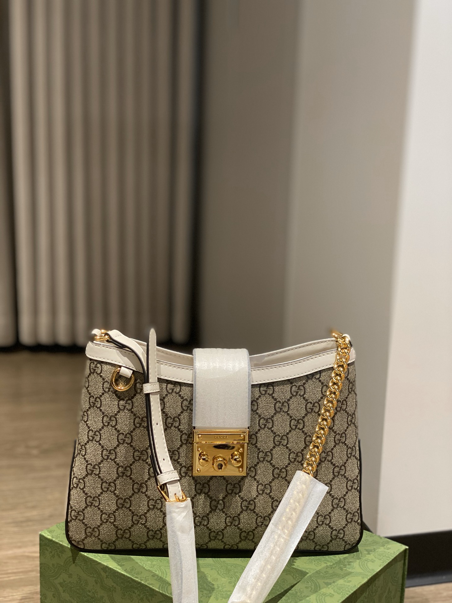 【GUCCI】padlock 28*23*5CM