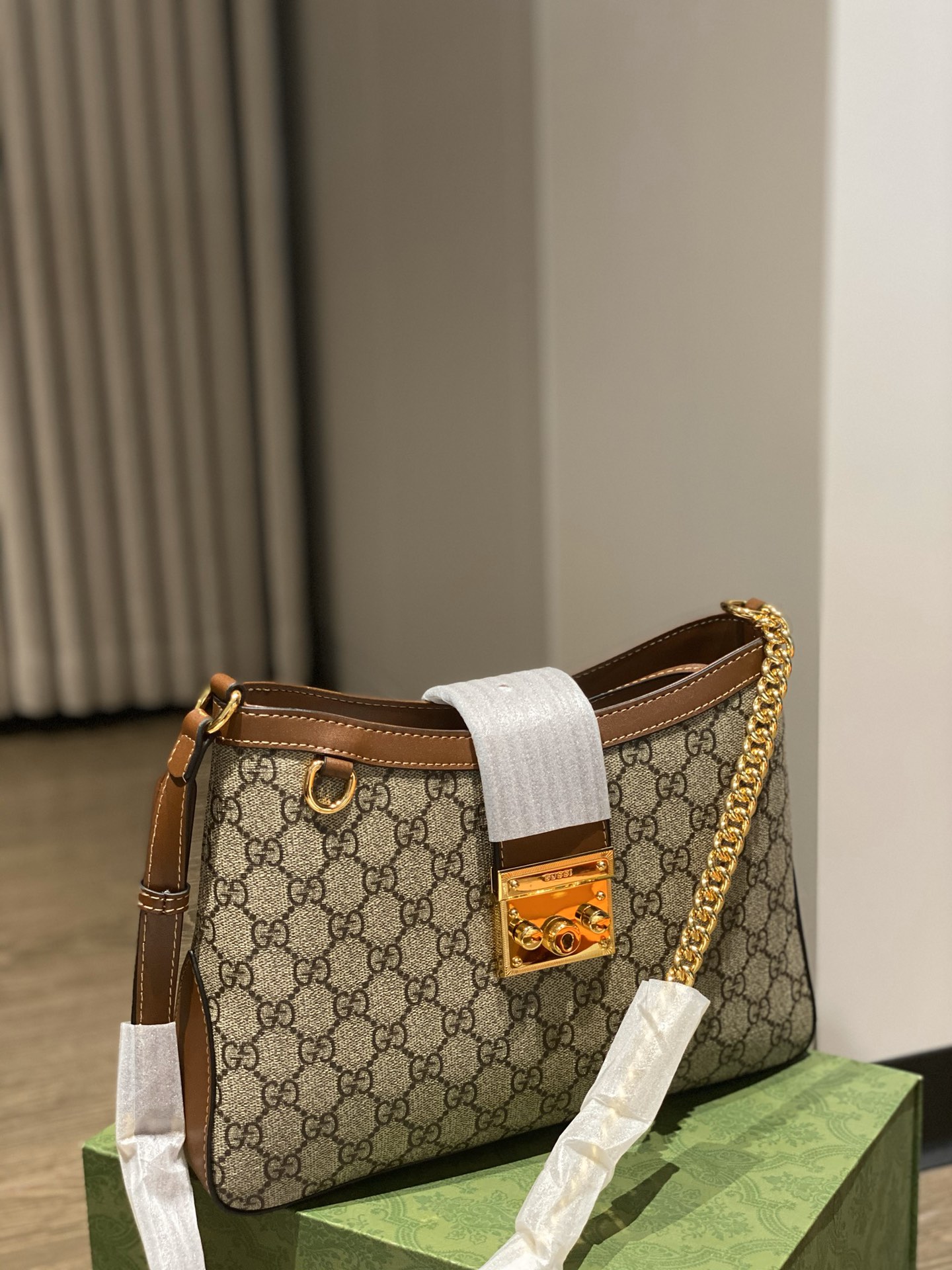 【GUCCI】padlock 28*23*5CM