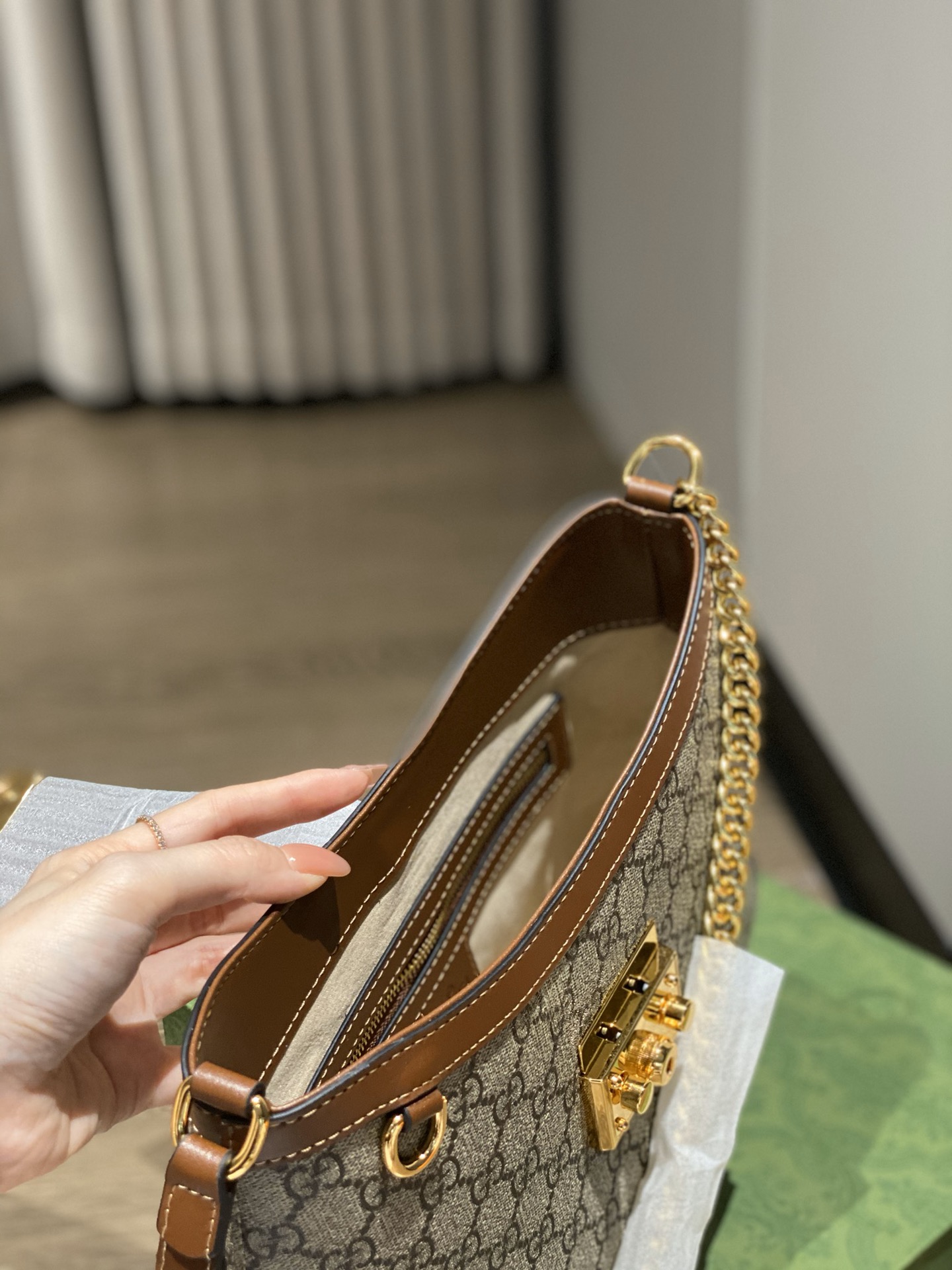 【GUCCI】padlock 28*23*5CM