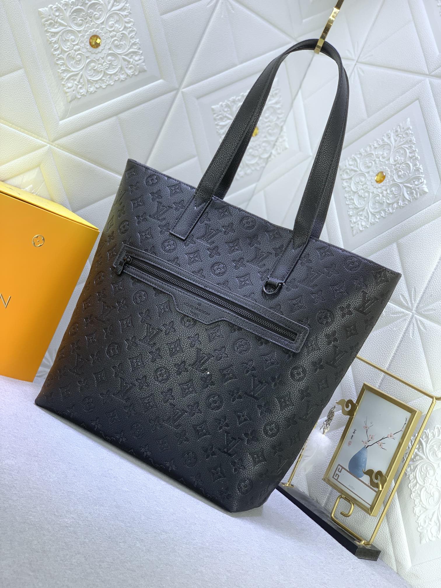 【LOUIS VUITTON】helmet bag 33x37x13cm