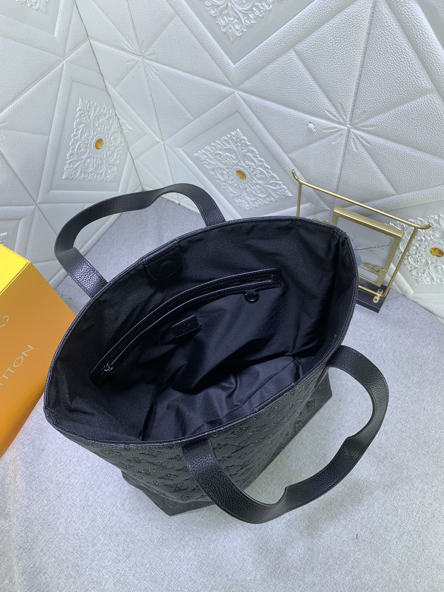 【LOUIS VUITTON】helmet bag 33x37x13cm