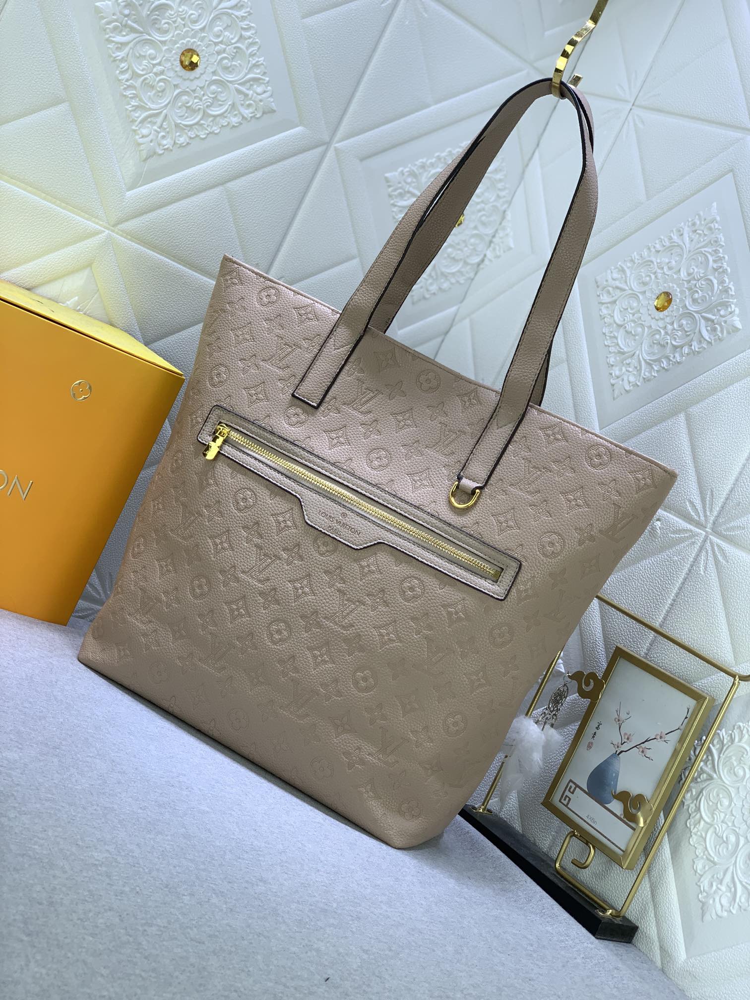 【LOUIS VUITTON】helmet bag 33x37x13cm