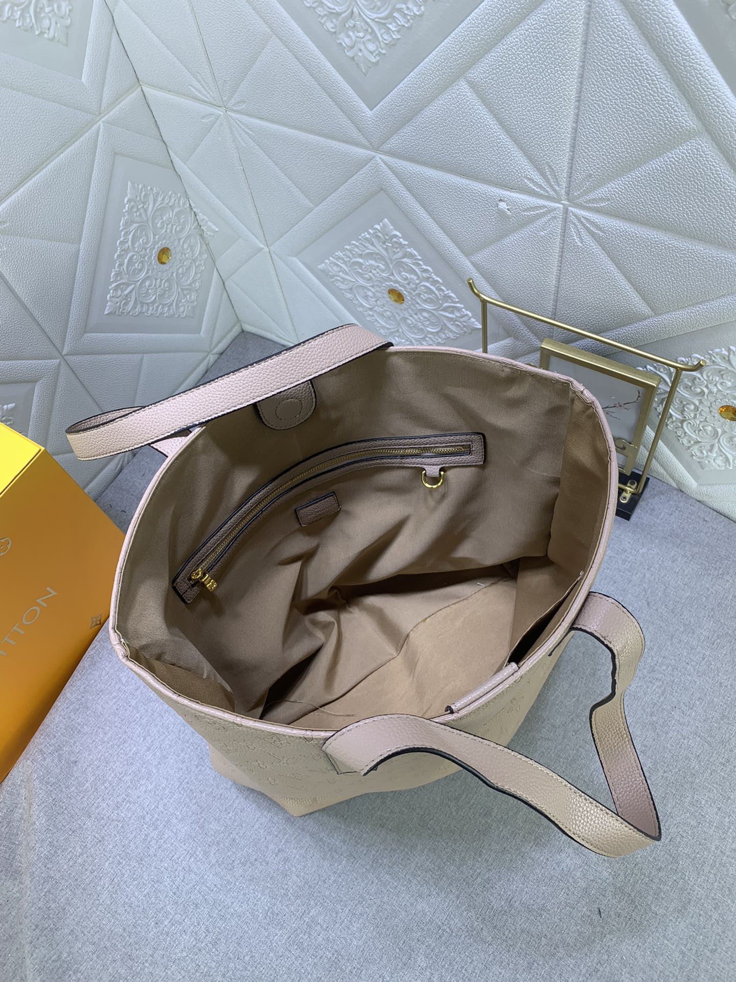 【LOUIS VUITTON】helmet bag 33x37x13cm