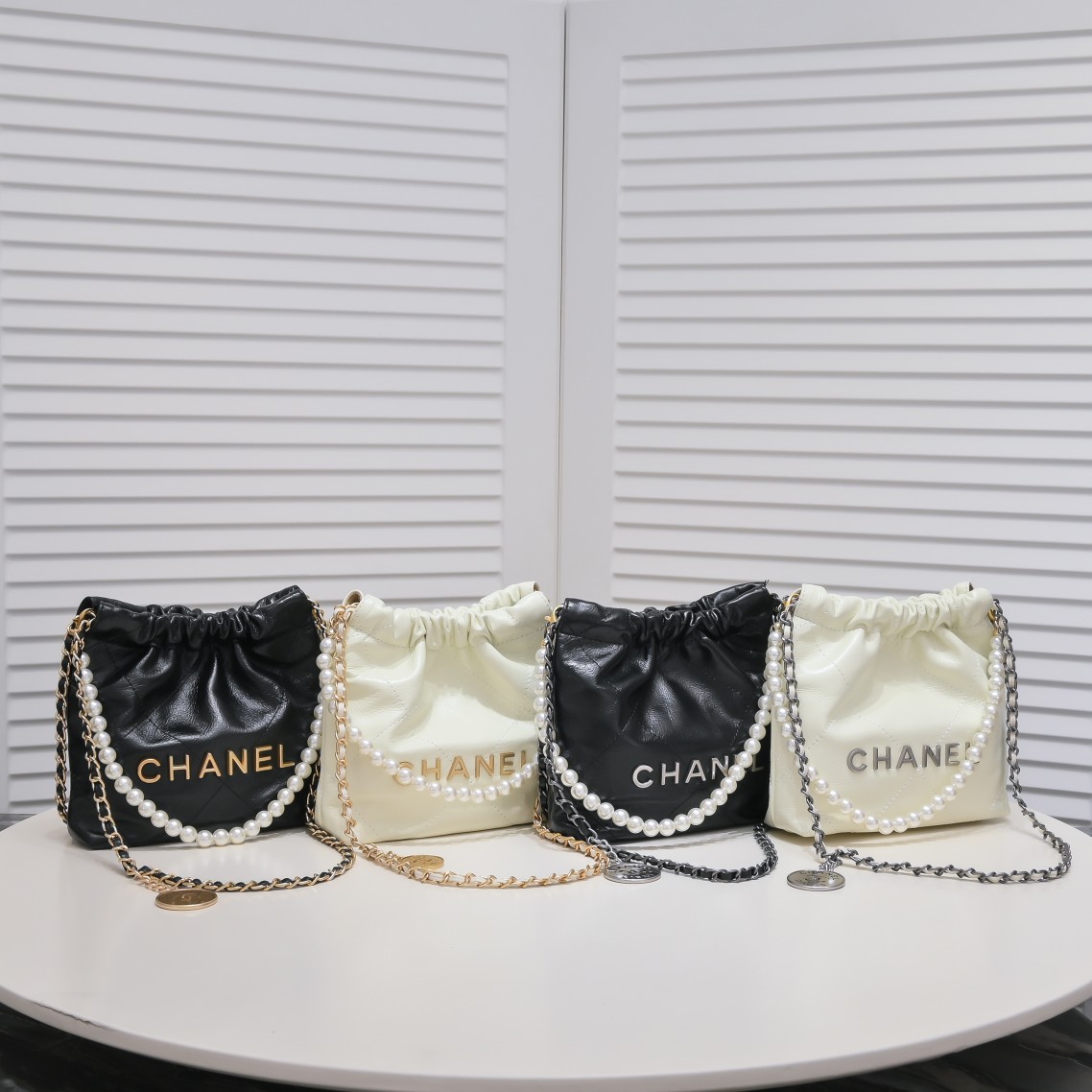 【シャネル】22 bag 20×19 ×6cm