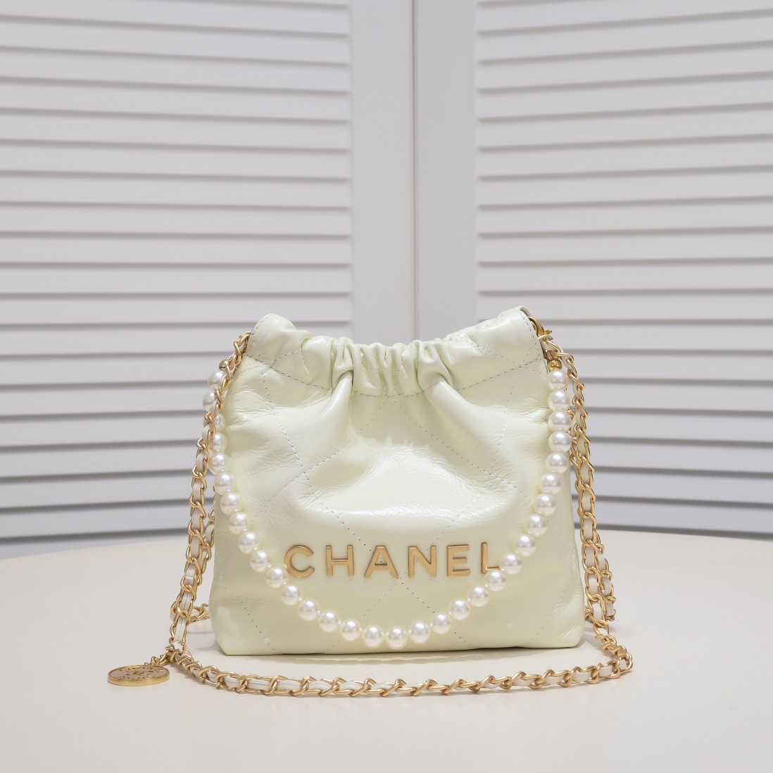 【シャネル】22 bag 20×19 ×6cm