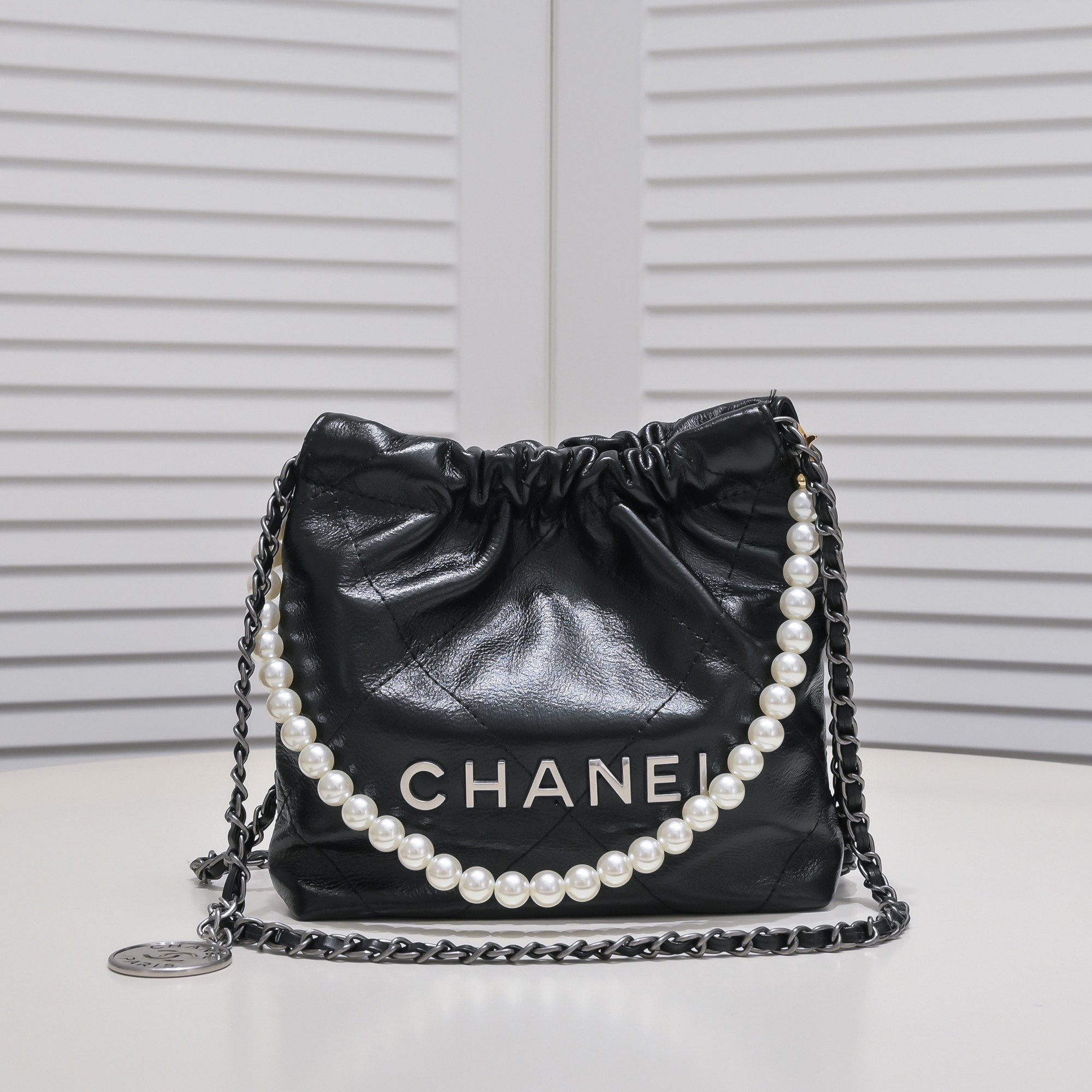 【シャネル】22 bag 20×19 ×6cm