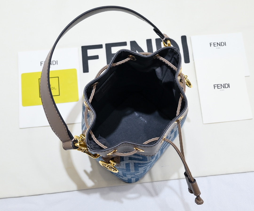 【Fendi】12x18x10cm