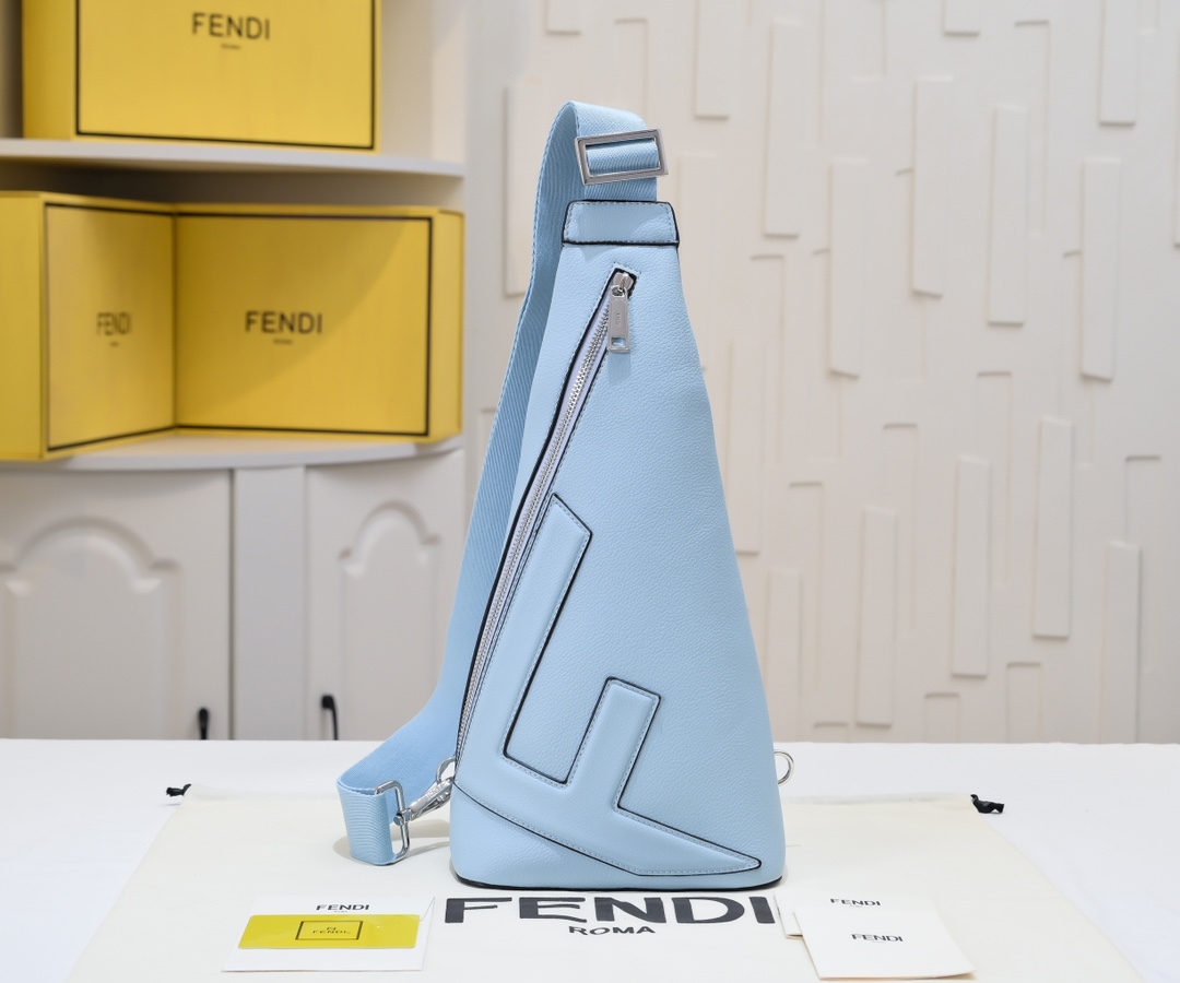 【FENDI】 18×37×8CM