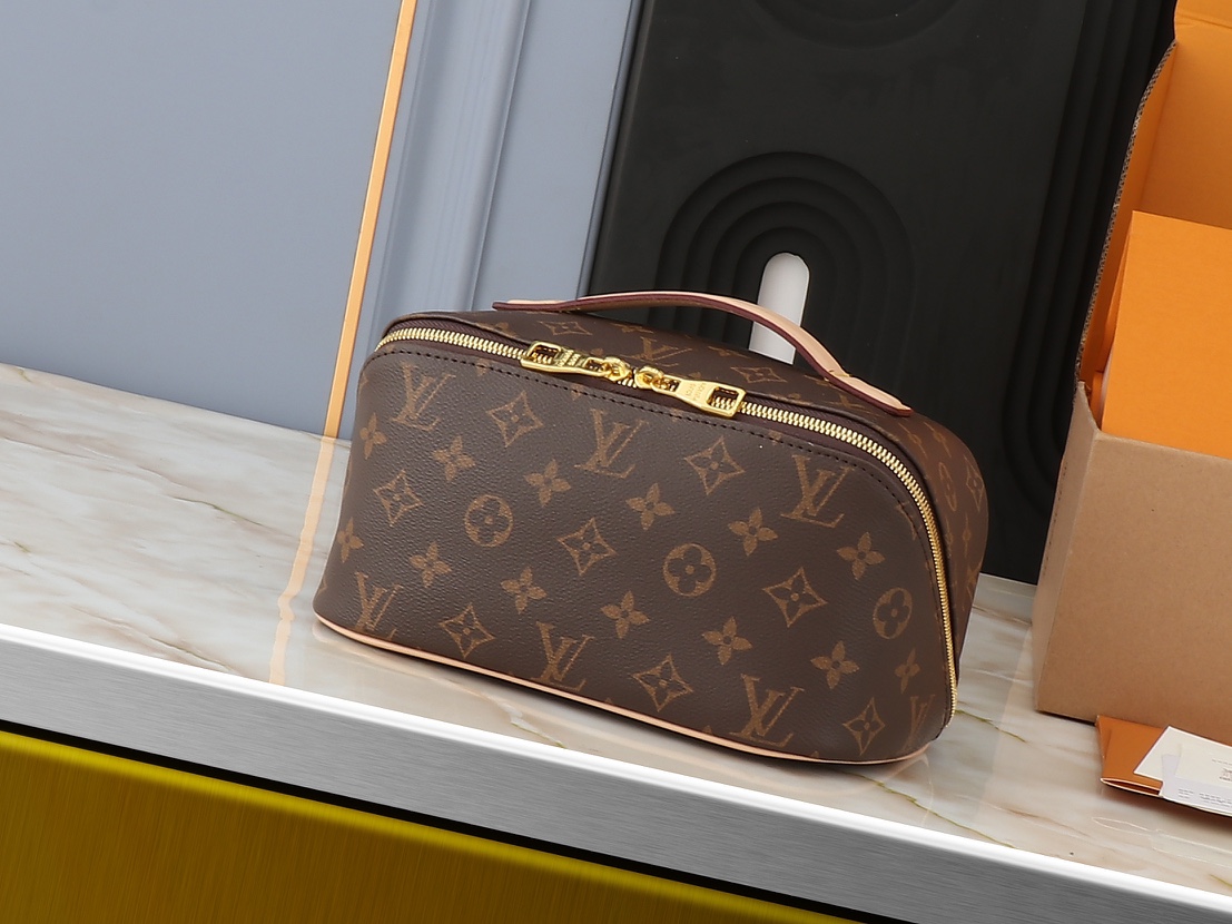 【LOUIS VUITTON】Toiletry Bag 24 x 13 x 13CM
