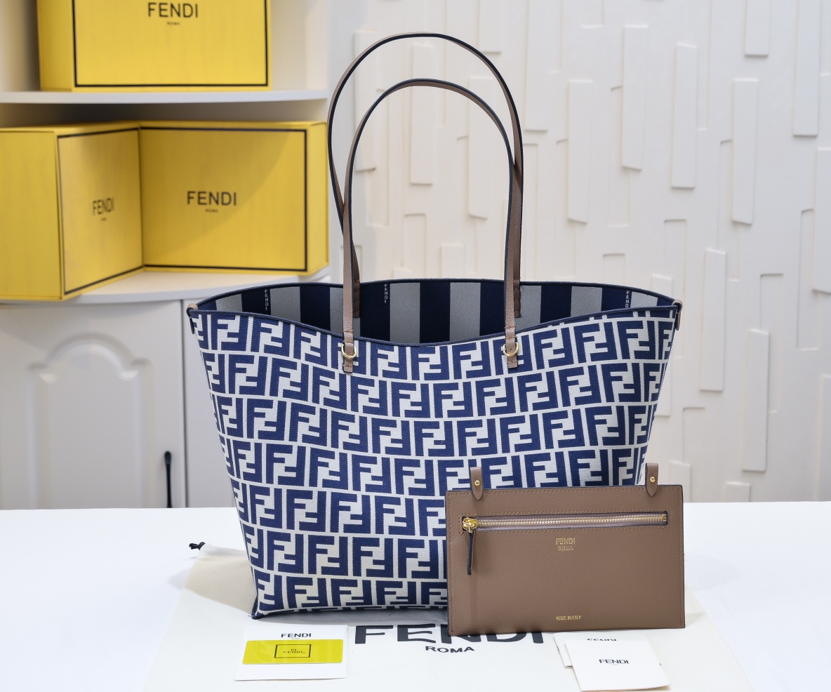 【Fendi】roll bag 36X27×15CM