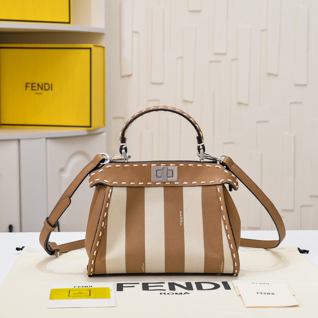 【Fendi】Peekaboo 23X11X18CM