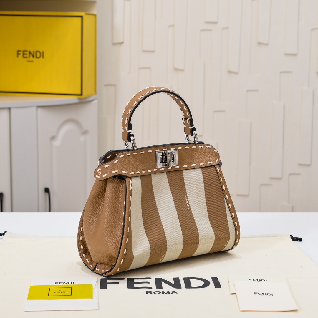 【Fendi】Peekaboo 23X11X18CM