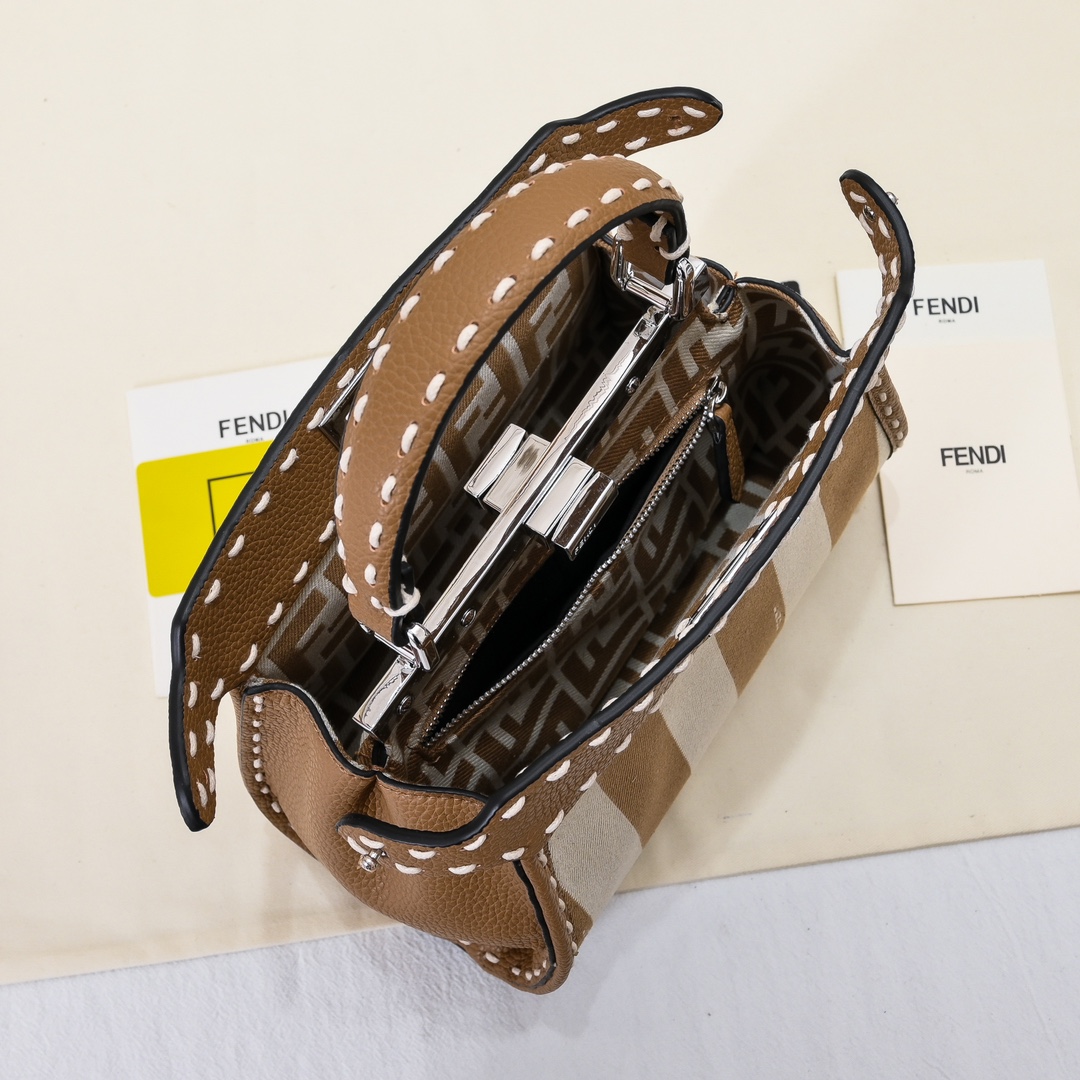 【Fendi】Peekaboo 23X11X18CM