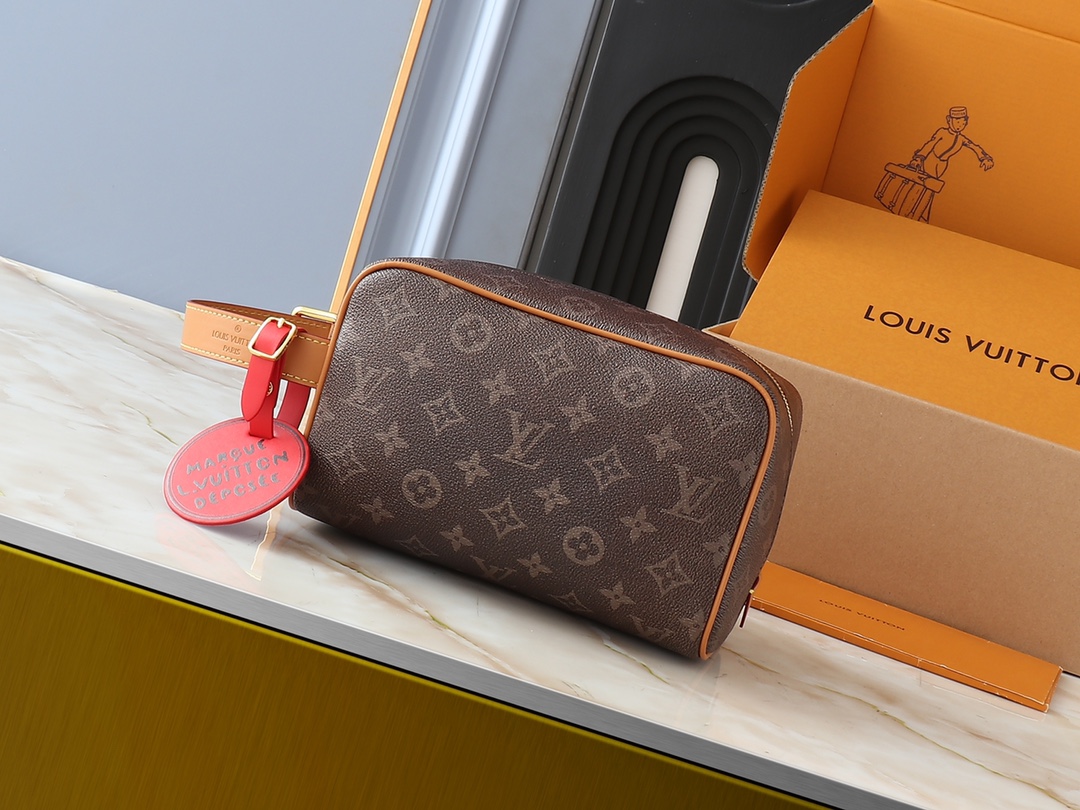 【LOUIS VUITTON】Locker Dopp Kit
