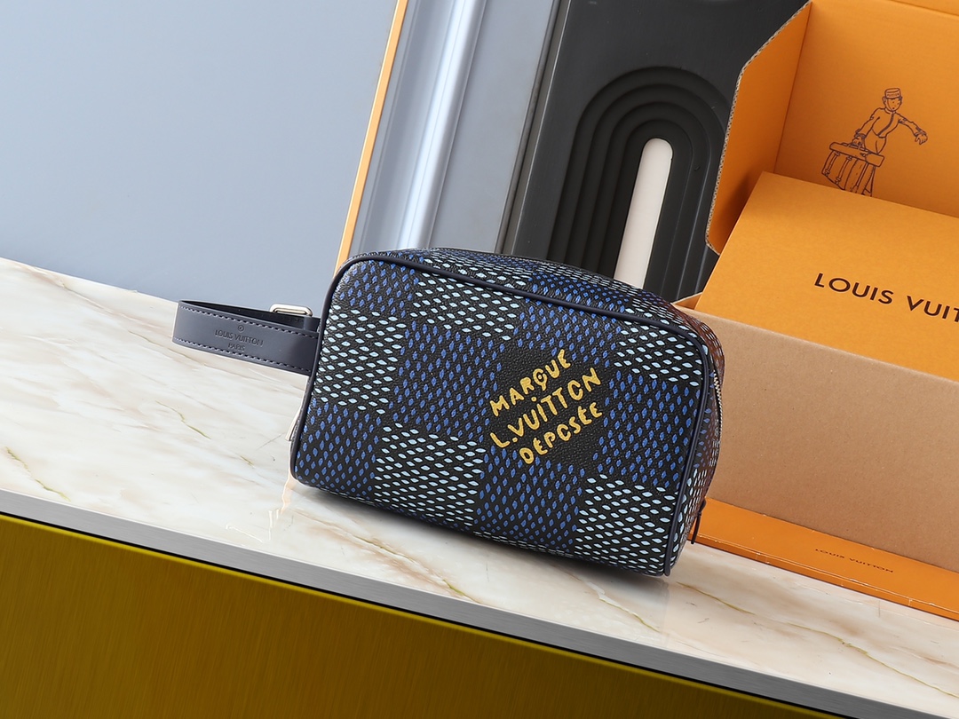 【LOUIS VUITTON】Locker Dopp Kit