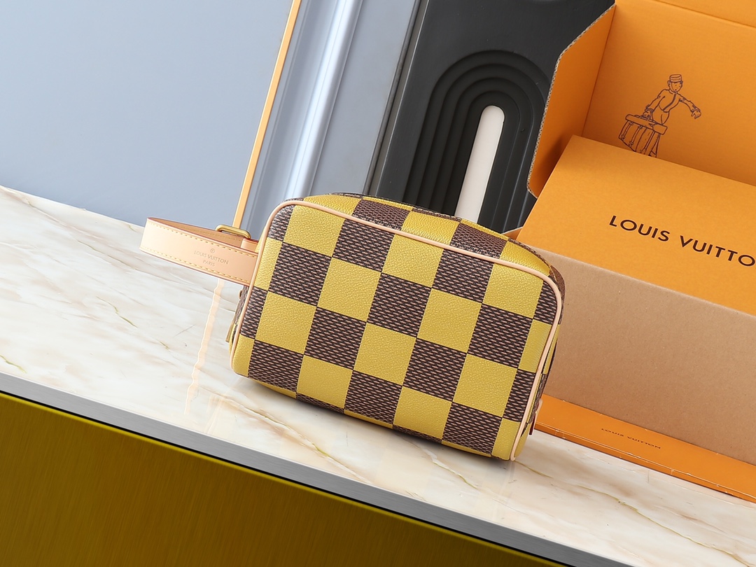 【LOUIS VUITTON】Locker Dopp Kit