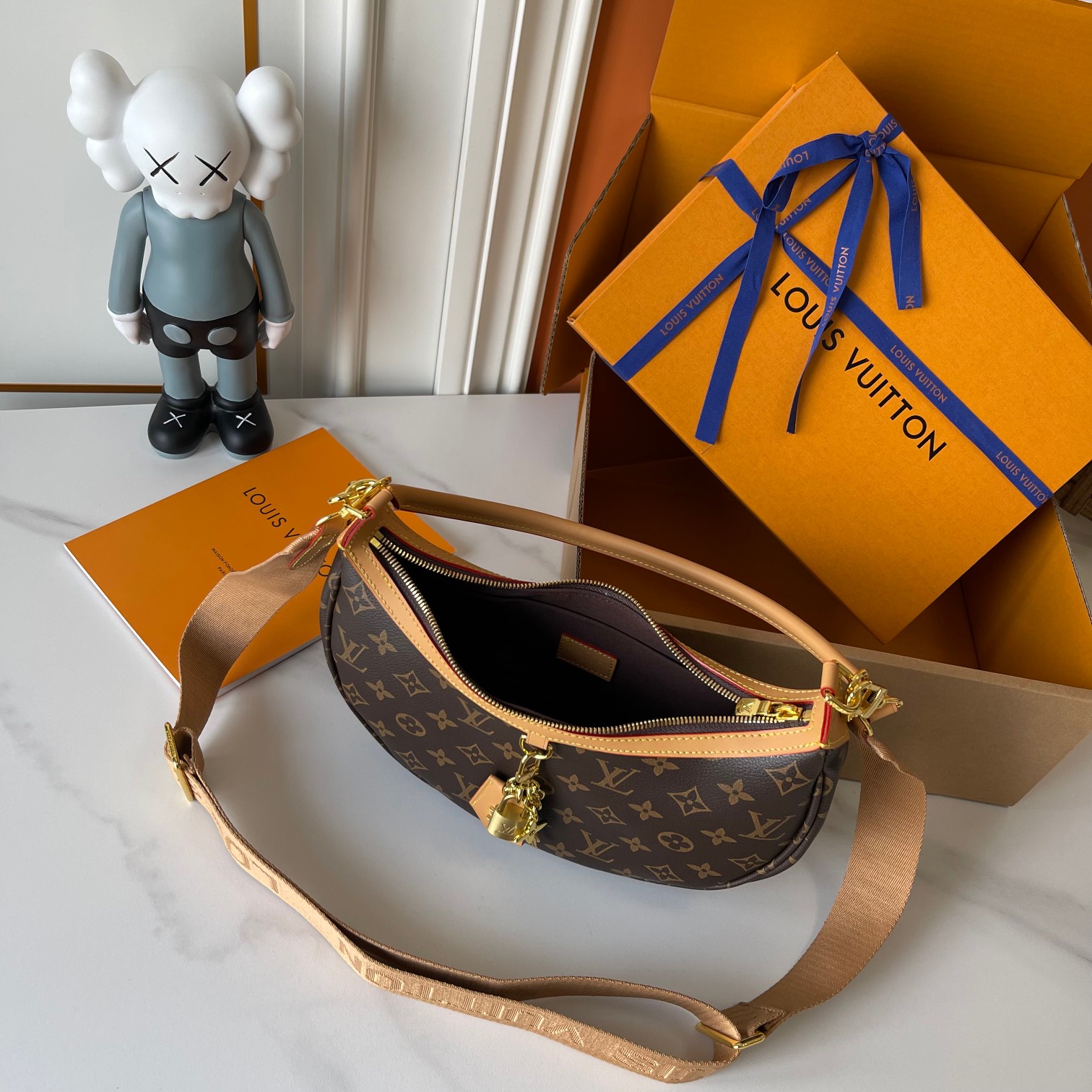 【LOUIS VUITTON】loop hobo 22x9x33CM