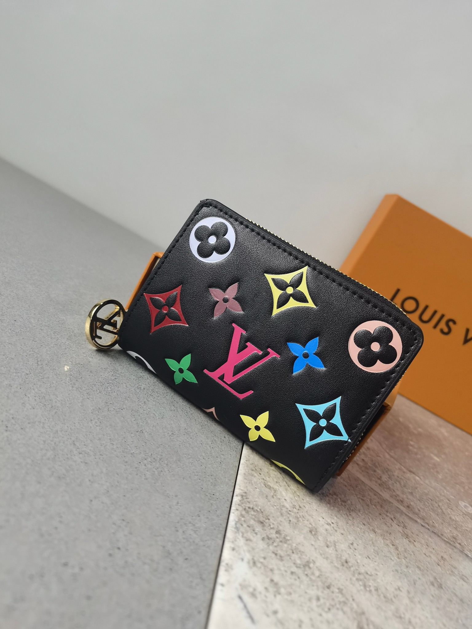 【LOUIS VUITTON】Lou Coussin  11*9*3cm