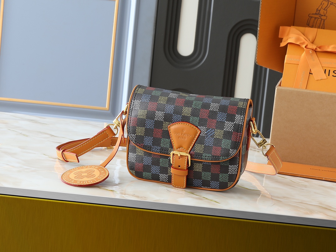 【LOUIS VUITTON】Montsouris 20 x 17 x 7 cm