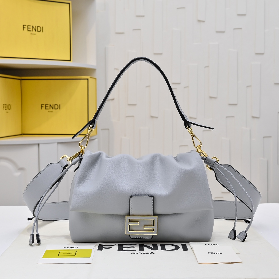 【Fendi】Mamma Baguette 26.5x8.5x18cm