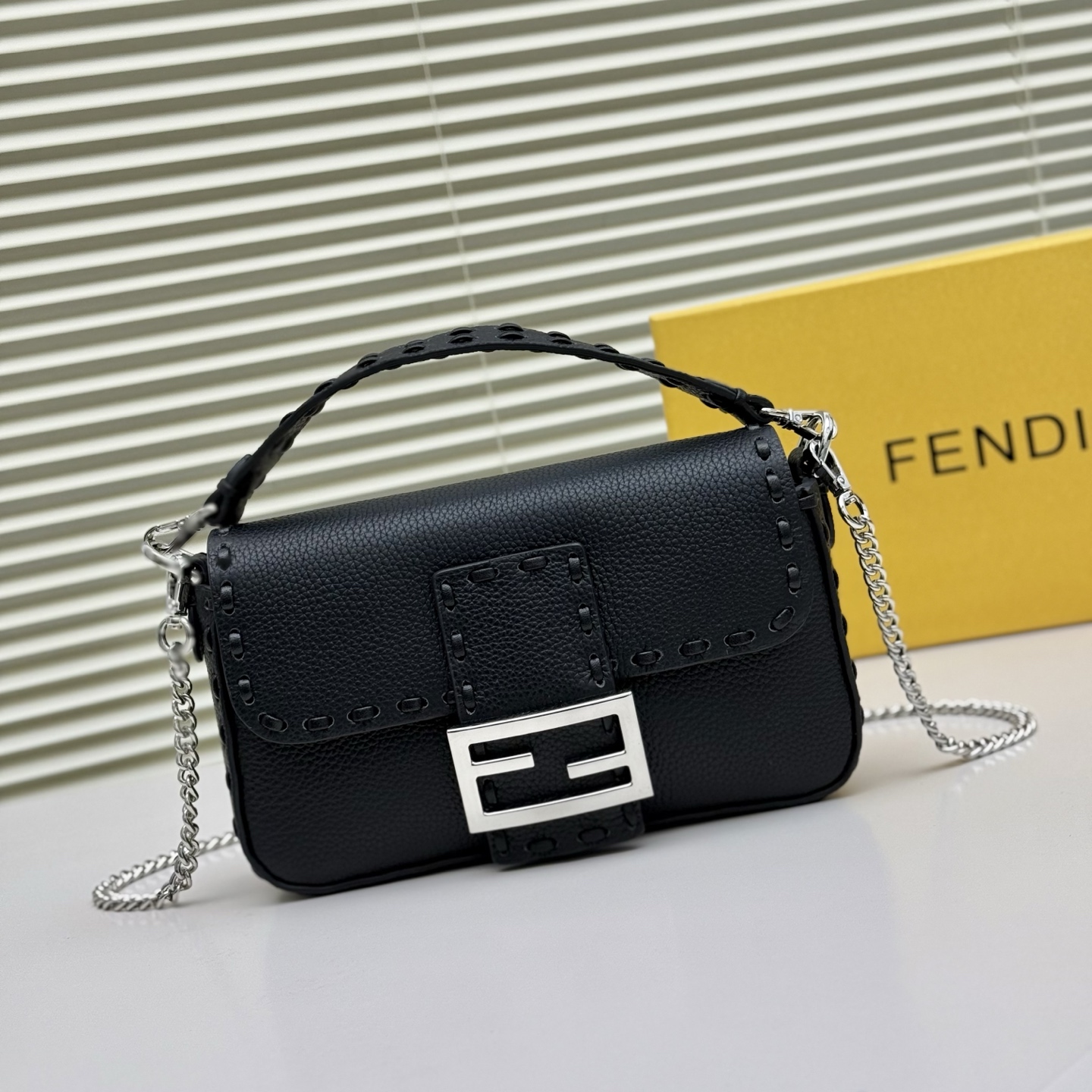 【Fendi】Baguette 20×12×5cm