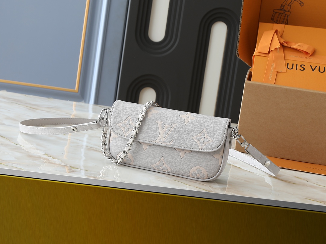 【LOUIS VUITTON】Wallet on Chain Ivy 23.5 x 12.0 x 4.3cm