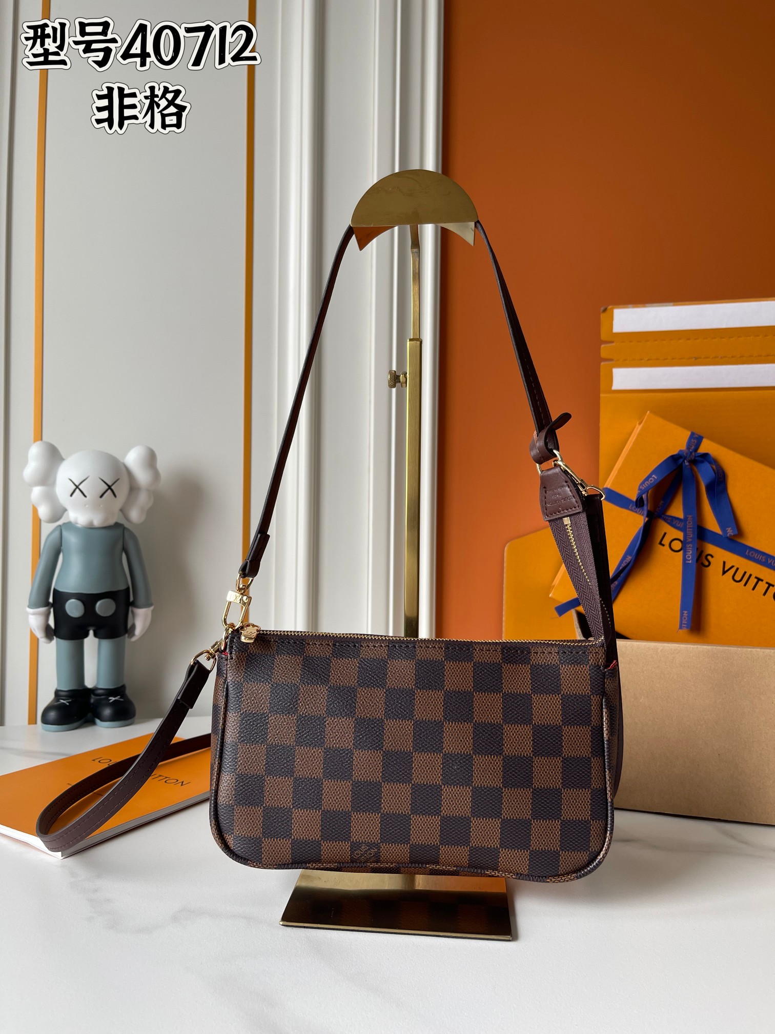 【LOUIS VUITTON】23.5 x 13.5 x 4CM