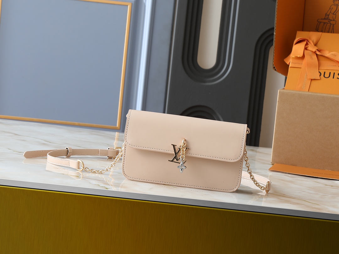 【LOUIS VUITTON】Wallet On Chain 20.0 x 11.5 x 4.0 cm