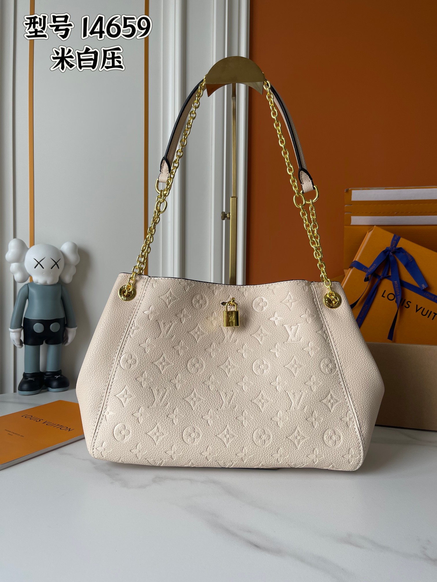 【LOUIS VUITTON】Anytime 34 x 20 x 13cm