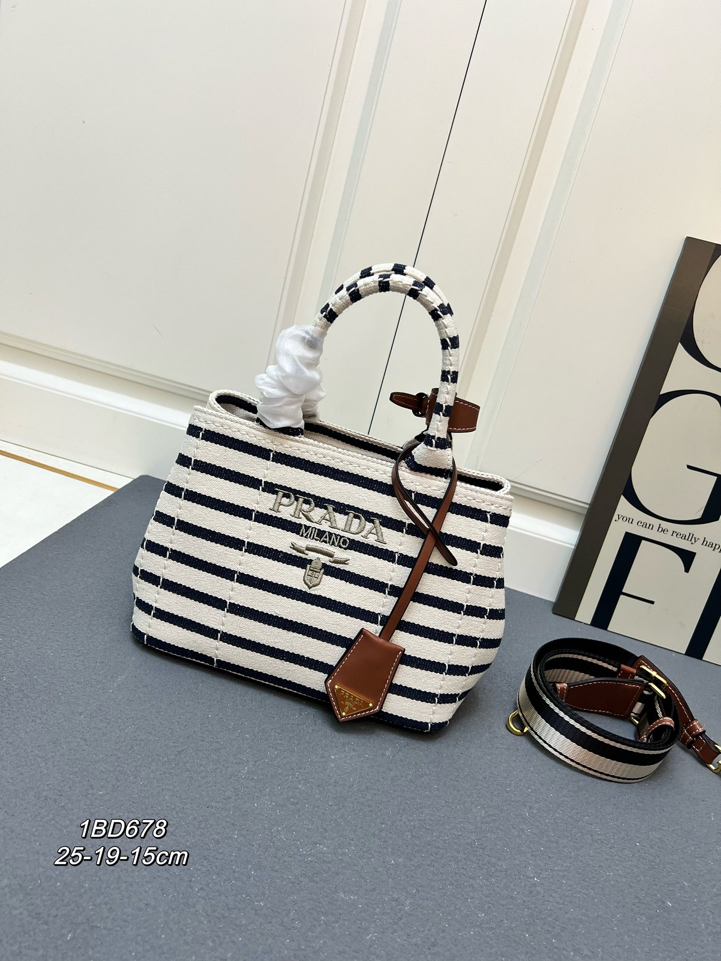 【PRADA】25*19*15cm
