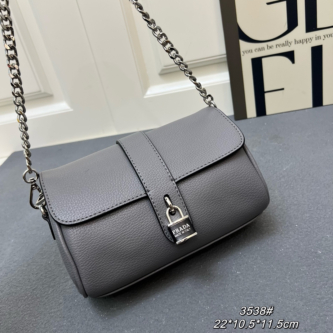 【PRADA】22*10.5*11.5cm