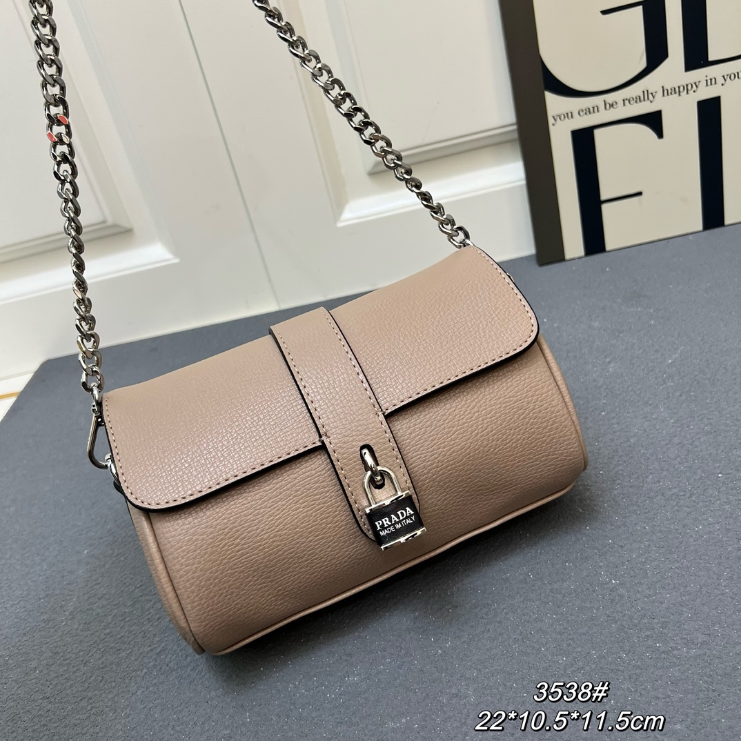 【PRADA】22*10.5*11.5cm