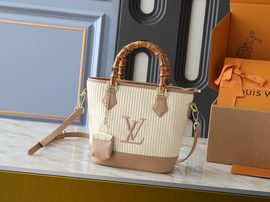 【LOUIS VUITTON】Wallet On Chain 20.0 x 20.5 x 11.0cm