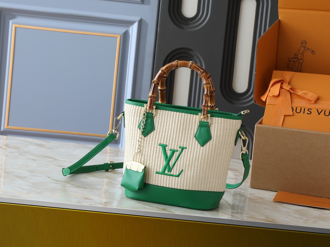 【LOUIS VUITTON】Wallet On Chain 20.0 x 20.5 x 11.0cm