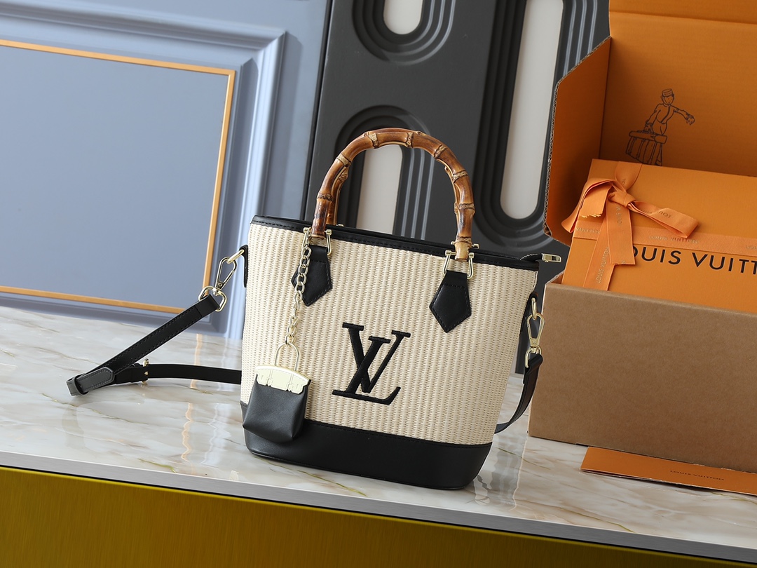 【LOUIS VUITTON】Wallet On Chain 20.0 x 20.5 x 11.0cm