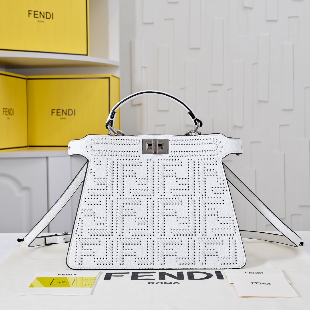 【Fendi】𝐏𝐄𝐄𝐊𝐀𝐁𝐎𝐎  𝐈 𝐒𝐄𝐄 𝐔