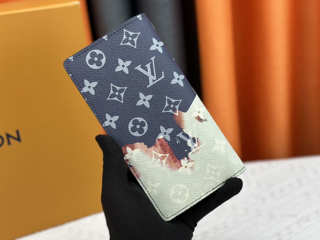 【LOUIS VUITTON】Brazza 10 x 19 x 2cm