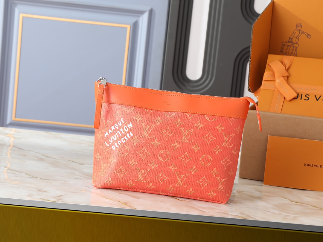 【LOUIS VUITTON】Pochette Voyage Souple 30 x 21 x 7.5CM