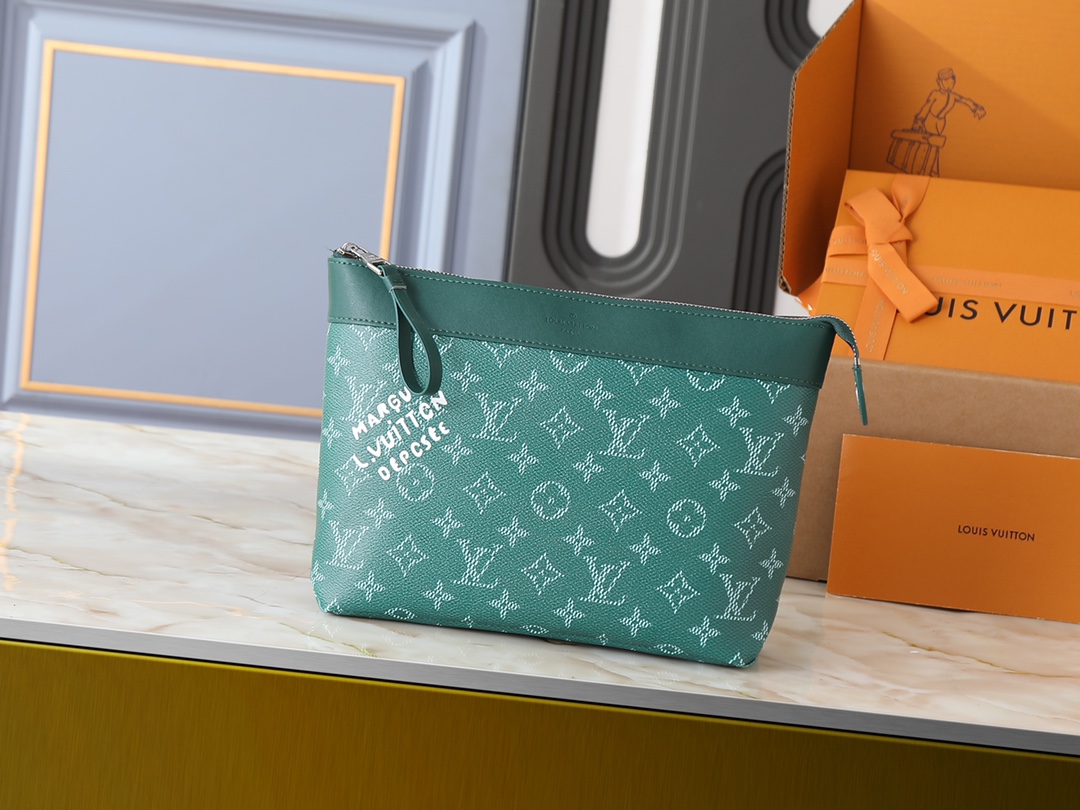 【LOUIS VUITTON】Pochette Voyage Souple 30 x 21 x 7.5CM