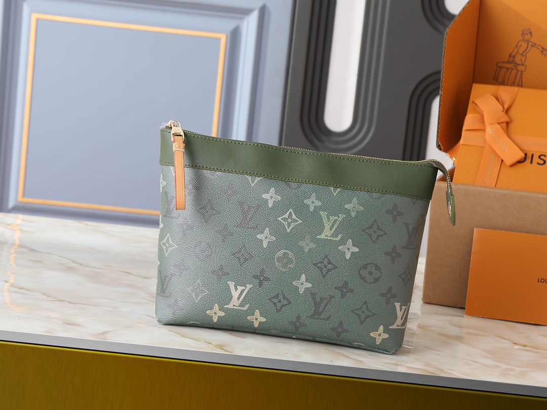 【LOUIS VUITTON】Pochette Voyage Souple 30 x 21 x 7.5CM